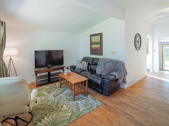423 Pecan St-105
