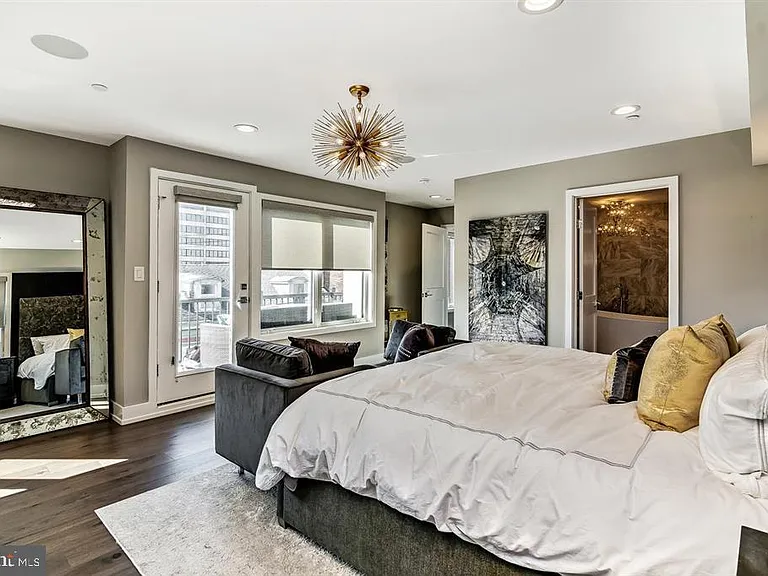 305 Green St — Photo 18