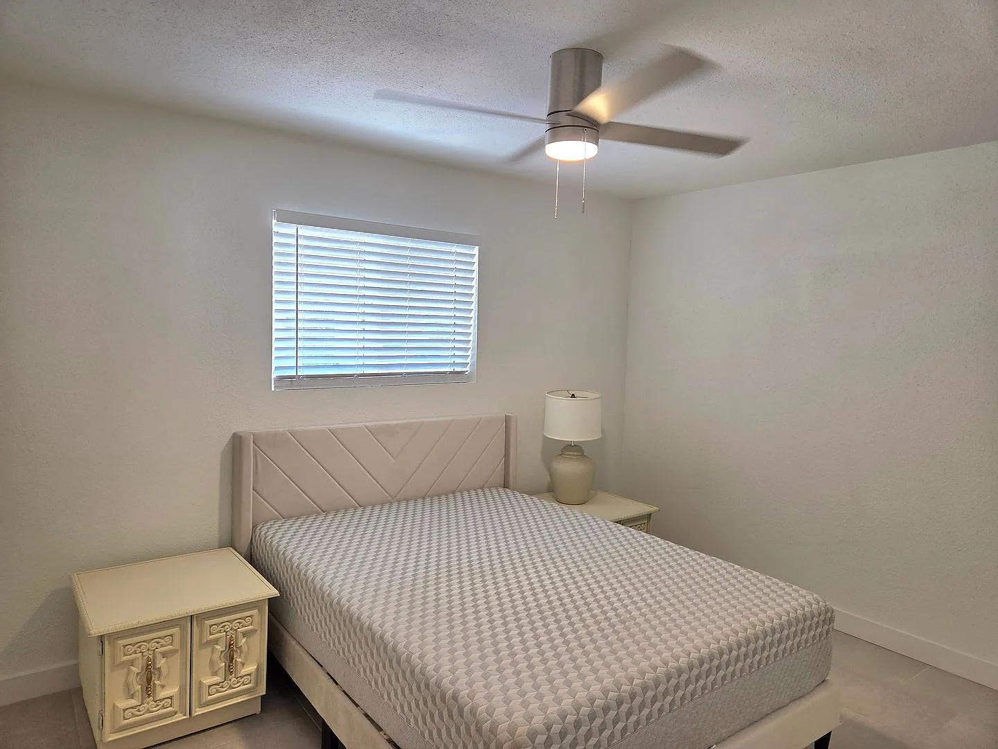 Move In Specials! Completely Remodeled 2 Bed | 2 Bath Apartment In The Heart Of Old Town Scottsdale — Photo 4