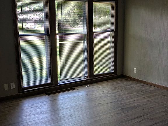 2nd image of 4021 E Clark St