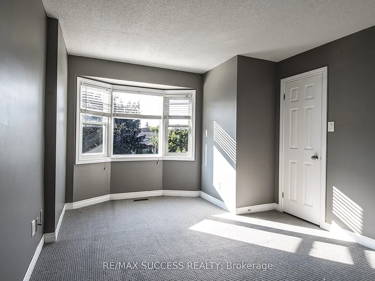 26 Tomahawk Dr — Photo 9