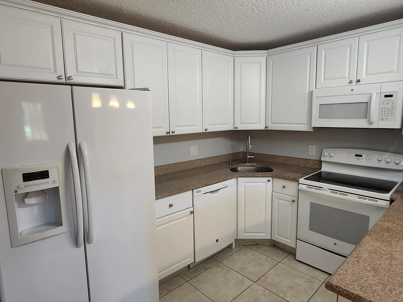 2 bed, 2.0 bath, 1115 sqft, $2,000 — Photo 3