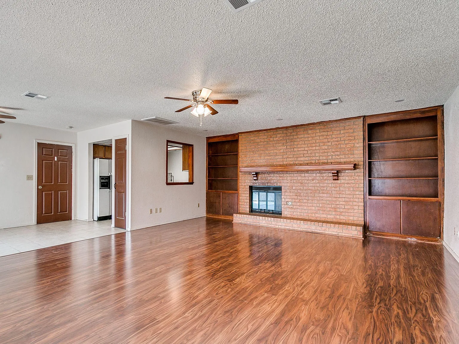 3 bed, $1,550 — Photo 3