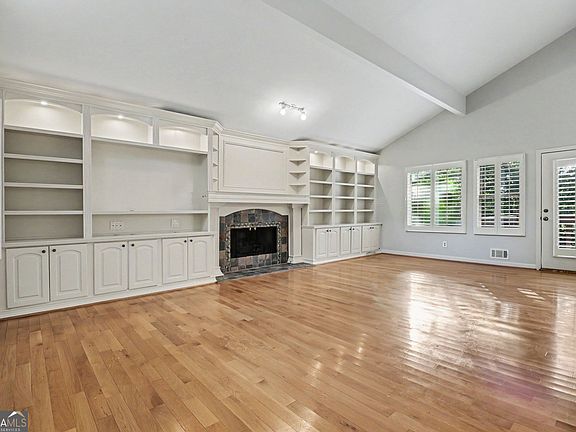 5th image of 140 Fairway Ridge Dr
