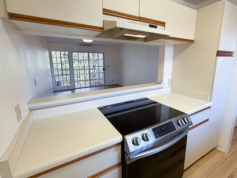 140 Uwapo Rd #19-203 — Photo 12