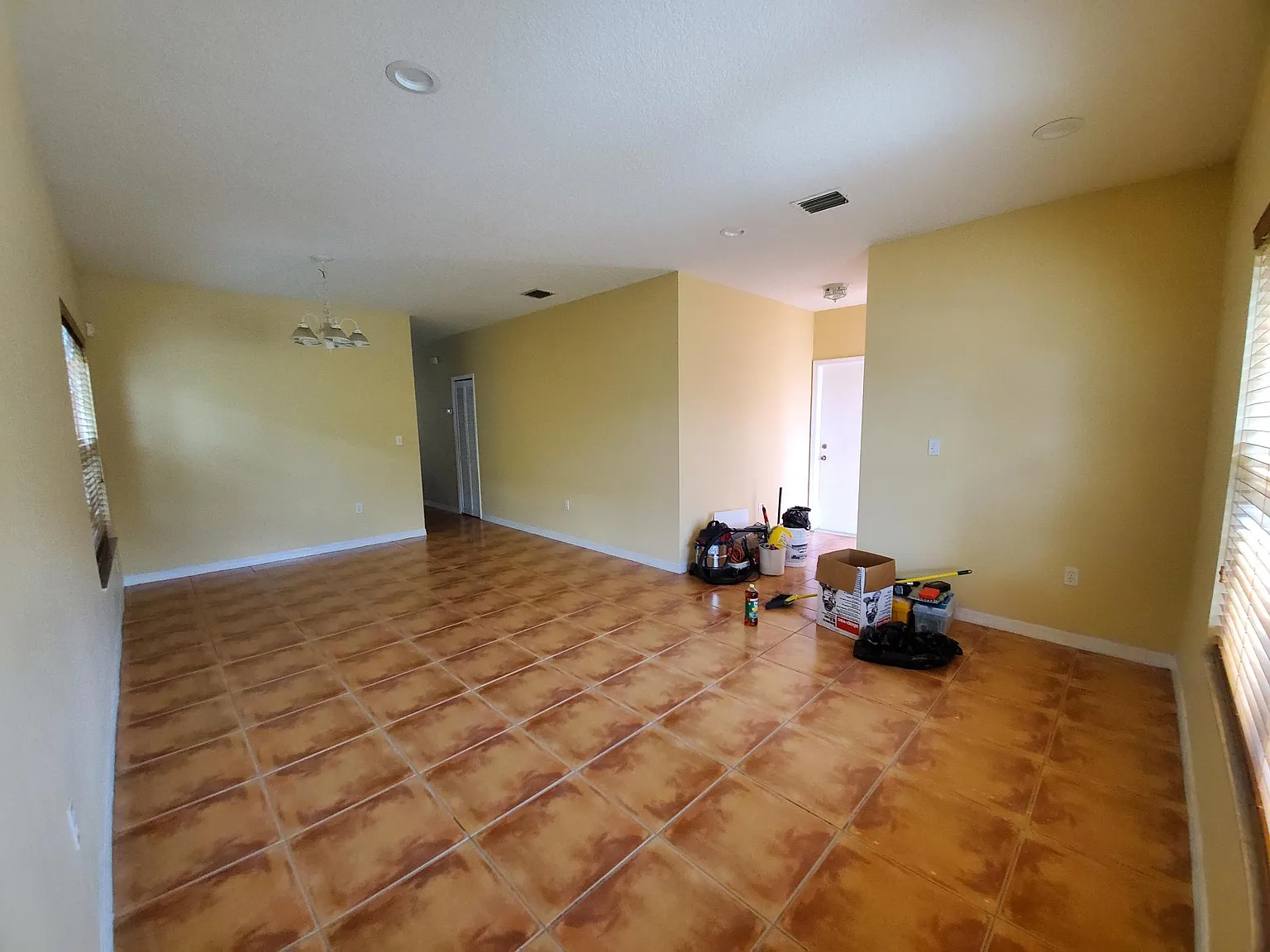 4 bed, 1800 sqft, $3,500 — Photo 2