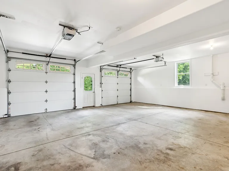 61 Julian Huxley Ln — Photo 11