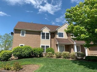 14 Bramble Ct #201, Hamburg, NJ 07419