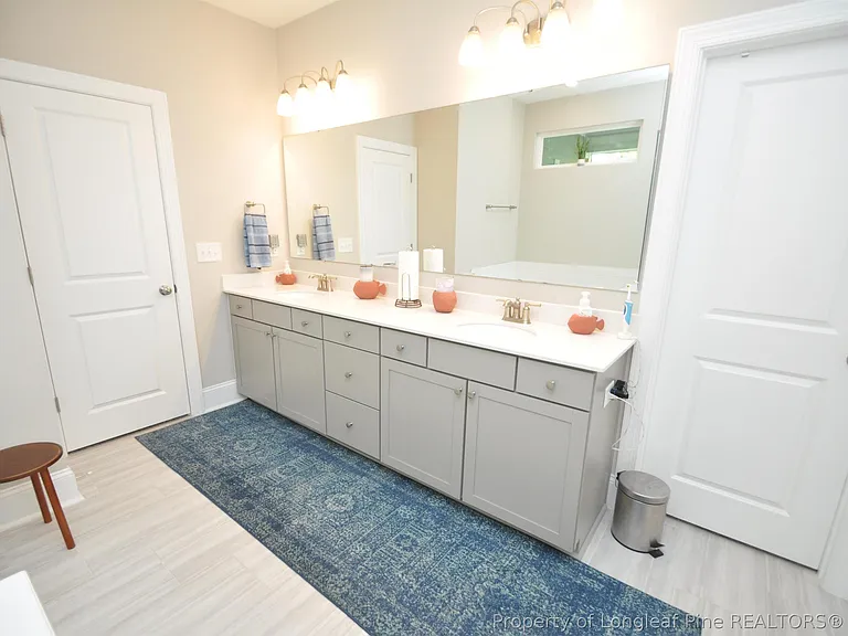 1004 Pyrenees Way — Photo 36