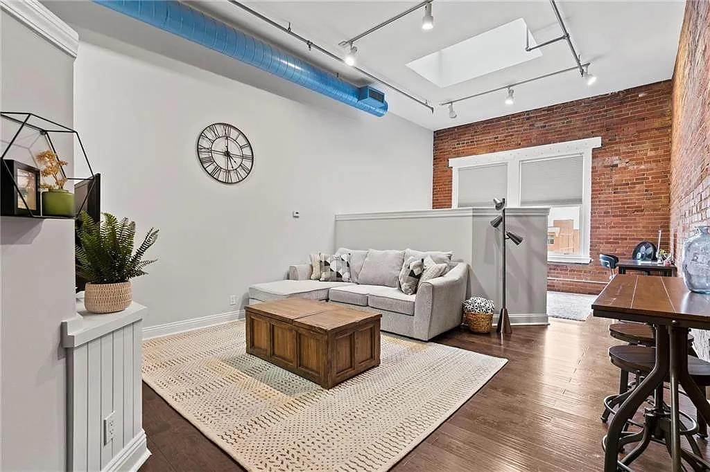 Studio, 743 sqft, $1,375 — Photo 2