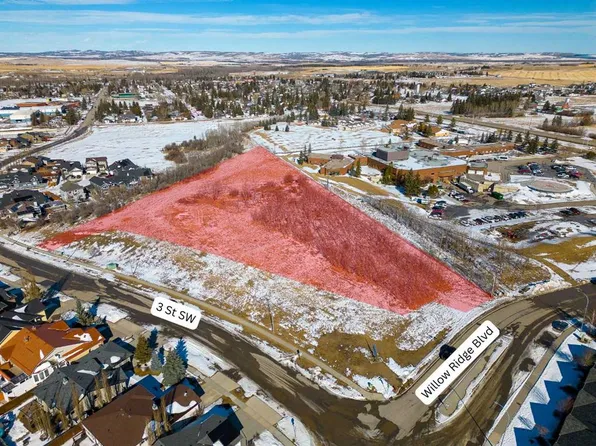 900 3rd St SW, Diamond Valley, AB T0L 0H0