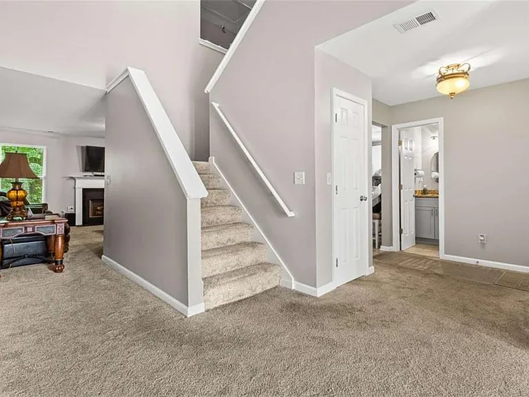 7155 Laurel Creek Dr — Photo 3