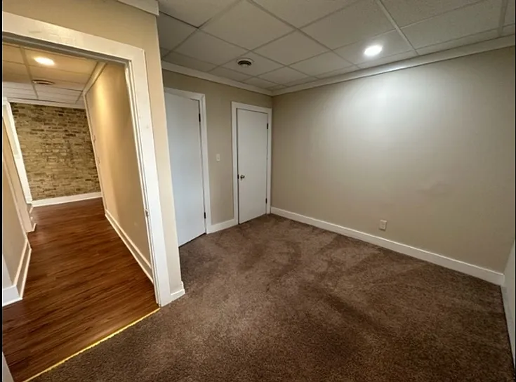 $1795 3 BA, 1 BA Lower Flat with Central Air - Close to UWM - 2500 N Bartlett — Photo 15