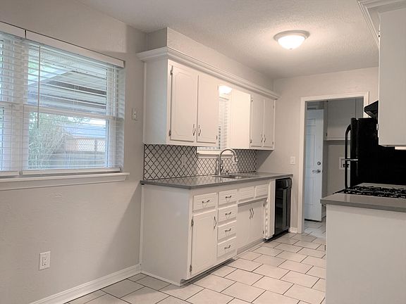 4th image of 1517 Sunrise Dr