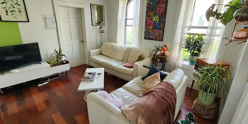 Rented by Makover Group Inc | media 2