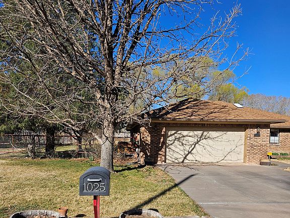 2nd image of 1025 Green Acres Ln