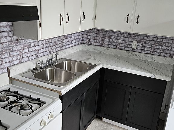 2nd image of 661 N Main St #2