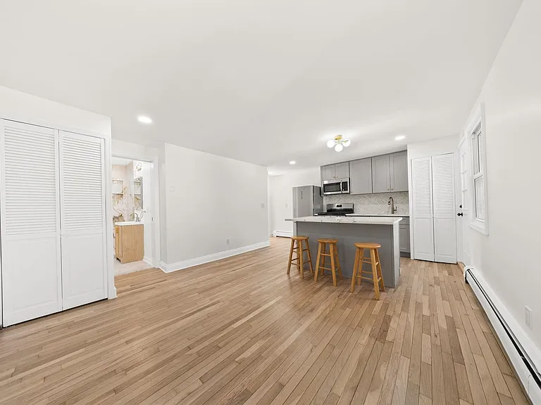 211 New York Ave #2 — Photo 8