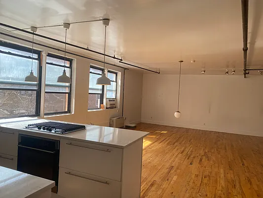 Rented by R New York | media 40