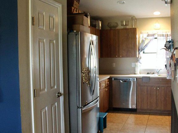 5th image of 832 Thatcher Blvd