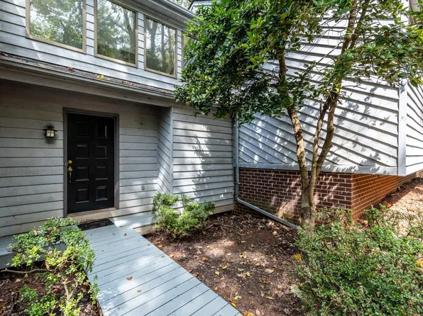 1880 N Pantops Dr, Charlottesville, VA 22911