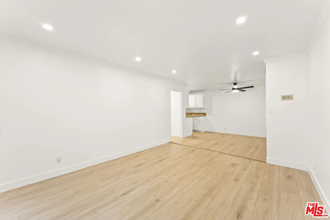 1 bed, 1.0 bath, 900 sqft, $3,390 — Photo 2