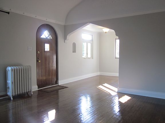 5th image of 942 S Fairview Ave
