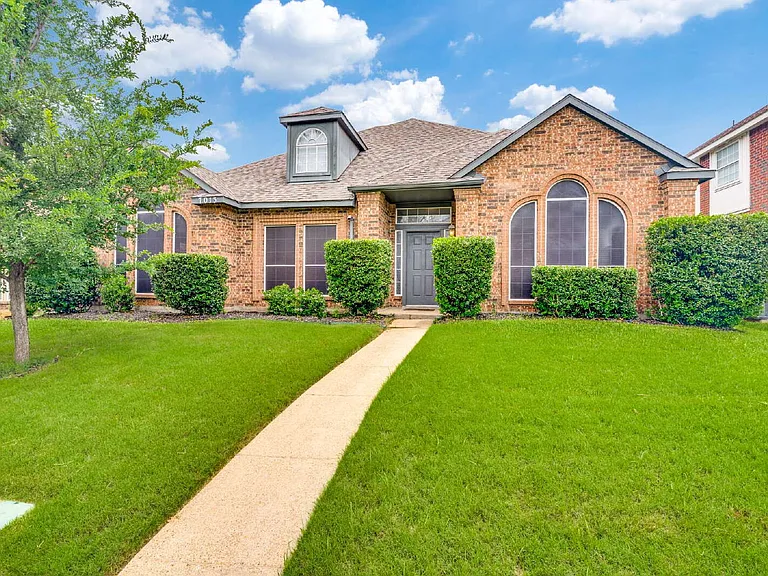 7013 Lo Chalmers Ln — Photo 1