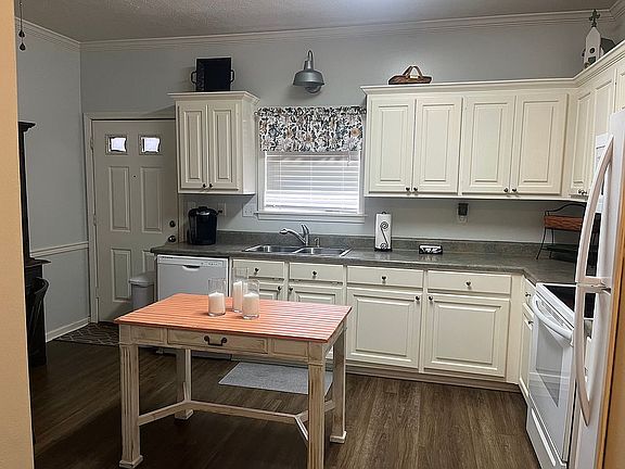 5th image of 202 Tomlinson Dr APT 9D