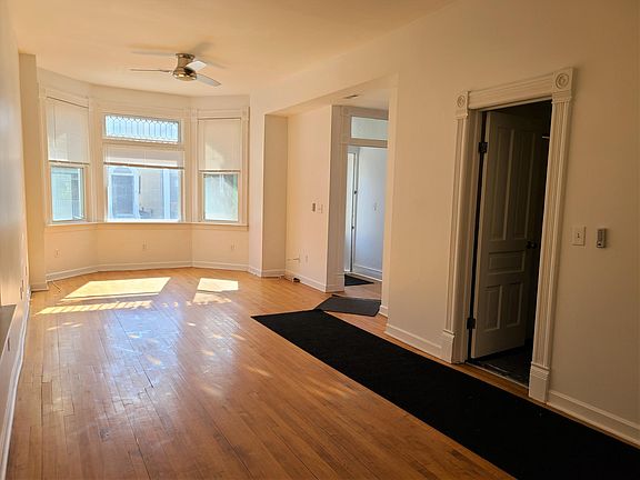 3rd image of 1838 W Melrose St