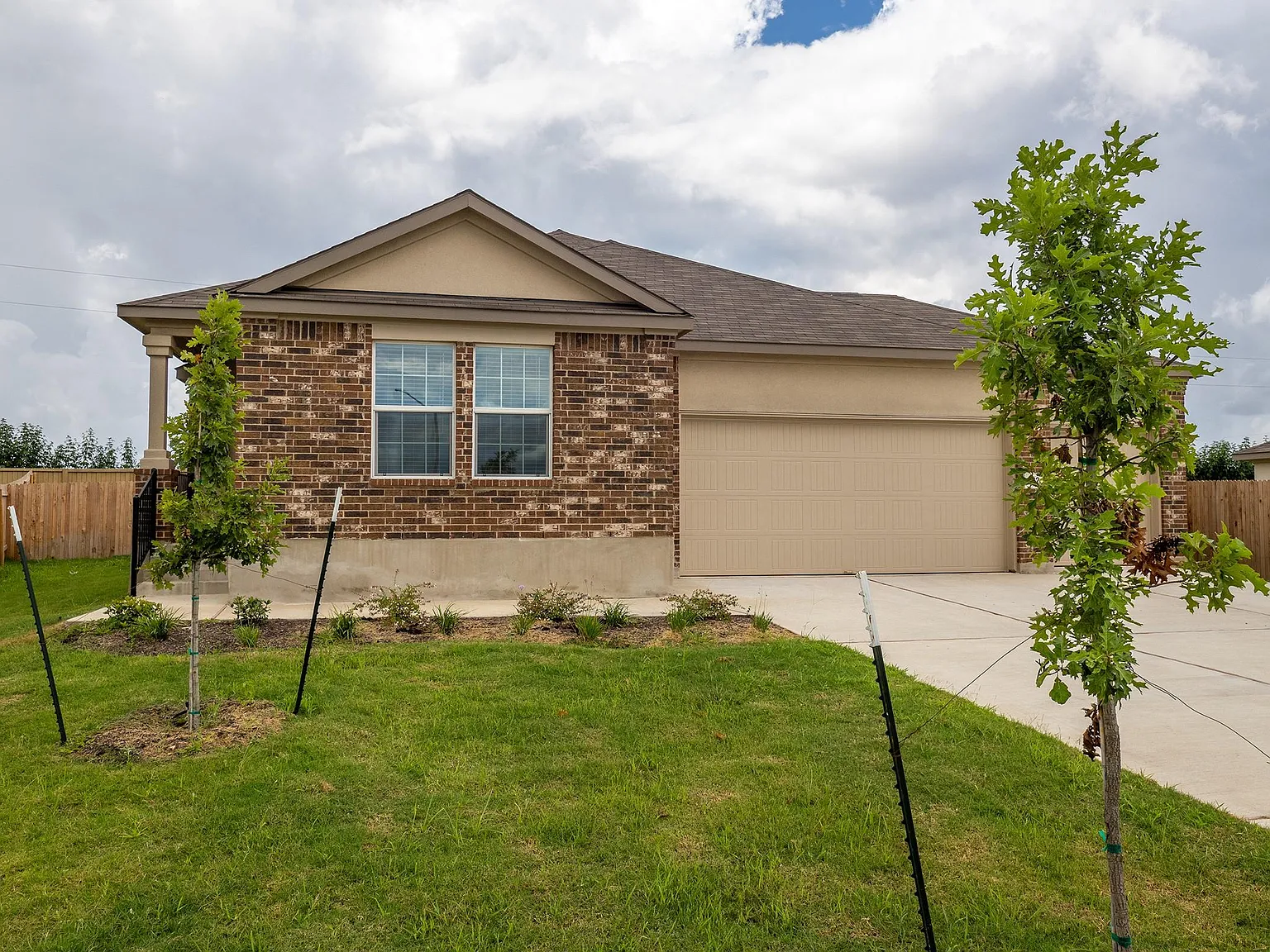 4 bed, 2.0 bath, 2017 sqft, $2,150 — Photo 3