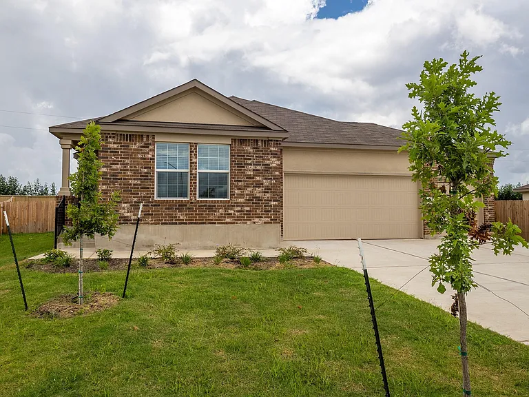 702 Silver Springs Bnd — Photo 3