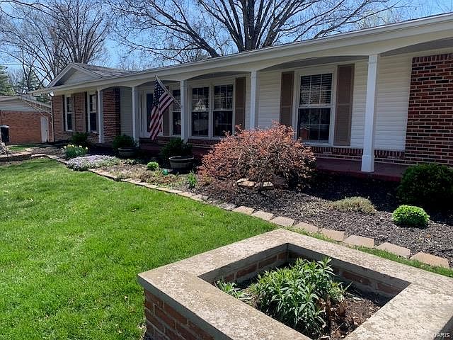 1st image of 323 Meadowbrook Dr