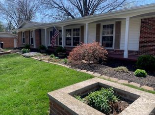 323 Meadowbrook Dr, Ballwin, MO