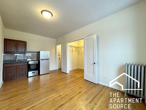 3rd image of 2712 N Milwaukee Ave APT 302