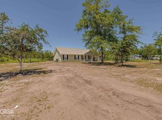 17110 Post Rd S, Waynesville, GA 31566