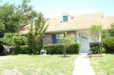 3rd image of 2621 Centennial Dr