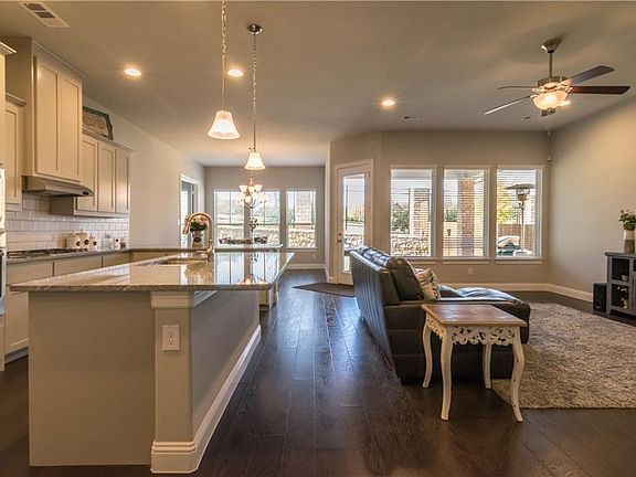 4th image of 117 Leadville Way