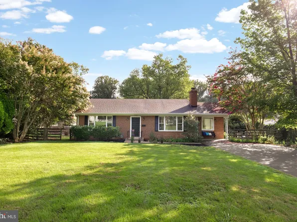 3608 Embassy Ln, Fairfax, VA 22030