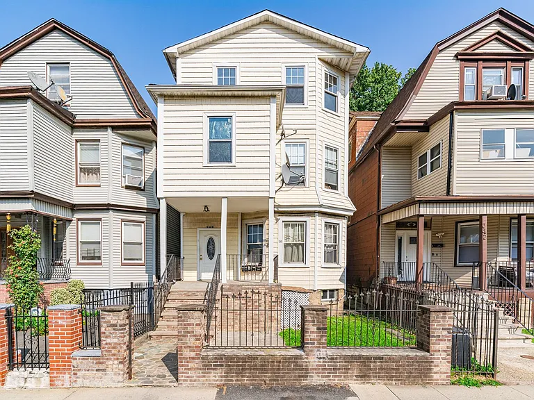 240 Halsted St — Photo 8