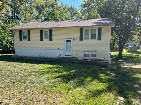 522 E 3rd St, Lawson, MO 64062