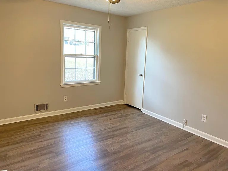 2072 Windsor Ln — Photo 11