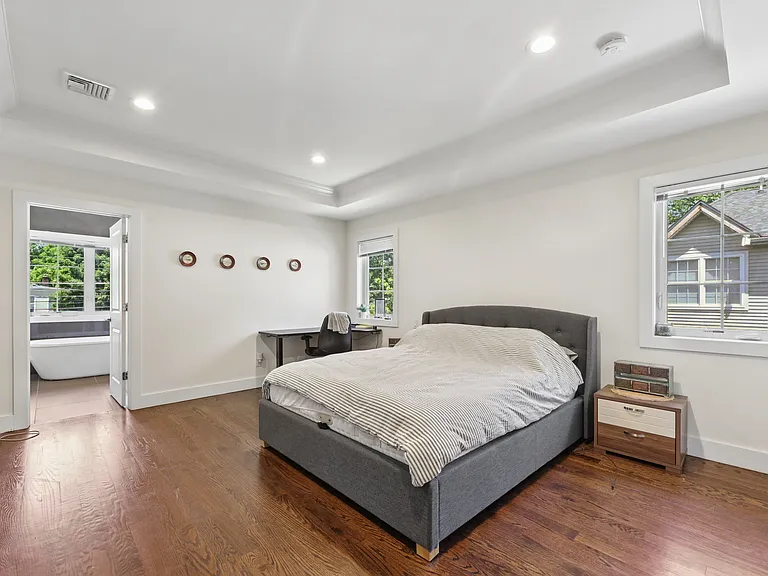 294-296 Tenafly Rd — Photo 21