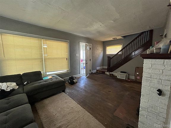3rd image of 40 Dwight Ave