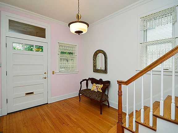 3rd image of 1620 W Sunnyside Ave