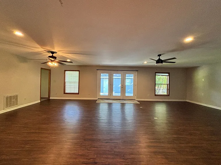 805 Gardenview Dr — Photo 9