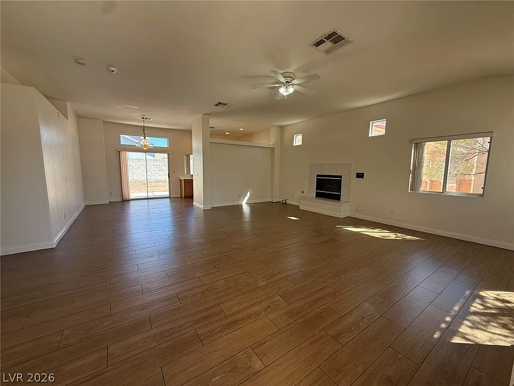 4 bed, 2.0 bath, 1841 sqft, $2,200 — Photo 2