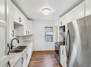 2403 Lyon St, Des Moines, IA 50317