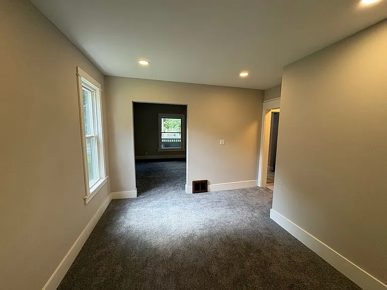 941 Carnegie Ave — Photo 6