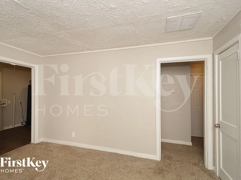 1800 Oakmont Dr NW — Photo 12